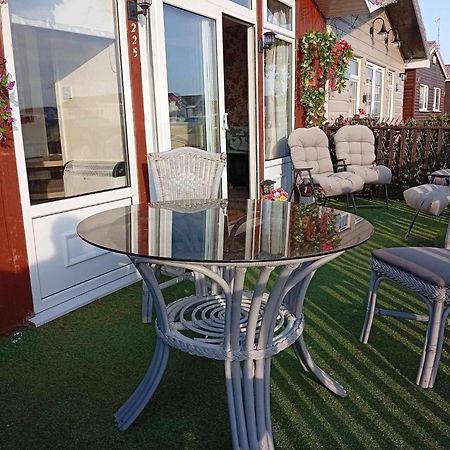 Yeolde Woodern Seashak: Country Views & Pet-Friendly Coastal Retreat Villa Bridlington Exterior photo
