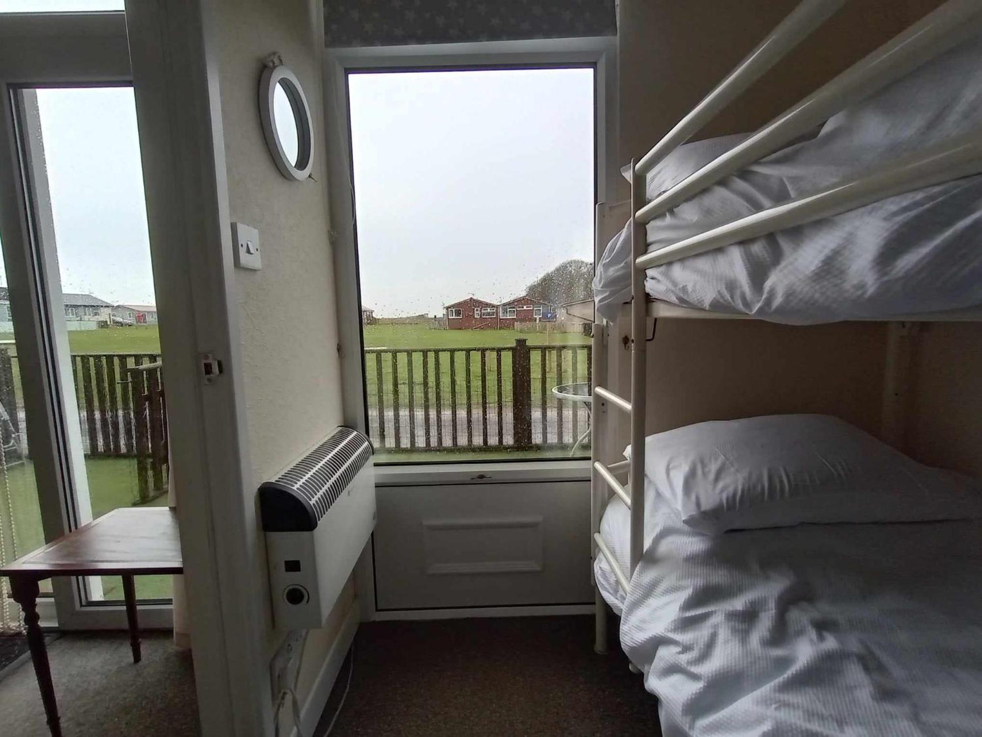 Yeolde Woodern Seashak: Country Views & Pet-Friendly Coastal Retreat Bridlington Exterior photo